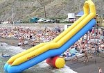 Фотография "КАСКАД" - надувная водная пляжная горка с бассейном для пляжа из ткань ПВХ (PVC) ТаймТриал
