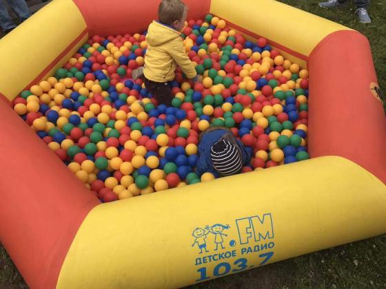 Фотография Надувная детская игровая площадка или сухой бассейн с шариками для детей, взрослых из ПВХ ТаймТриал