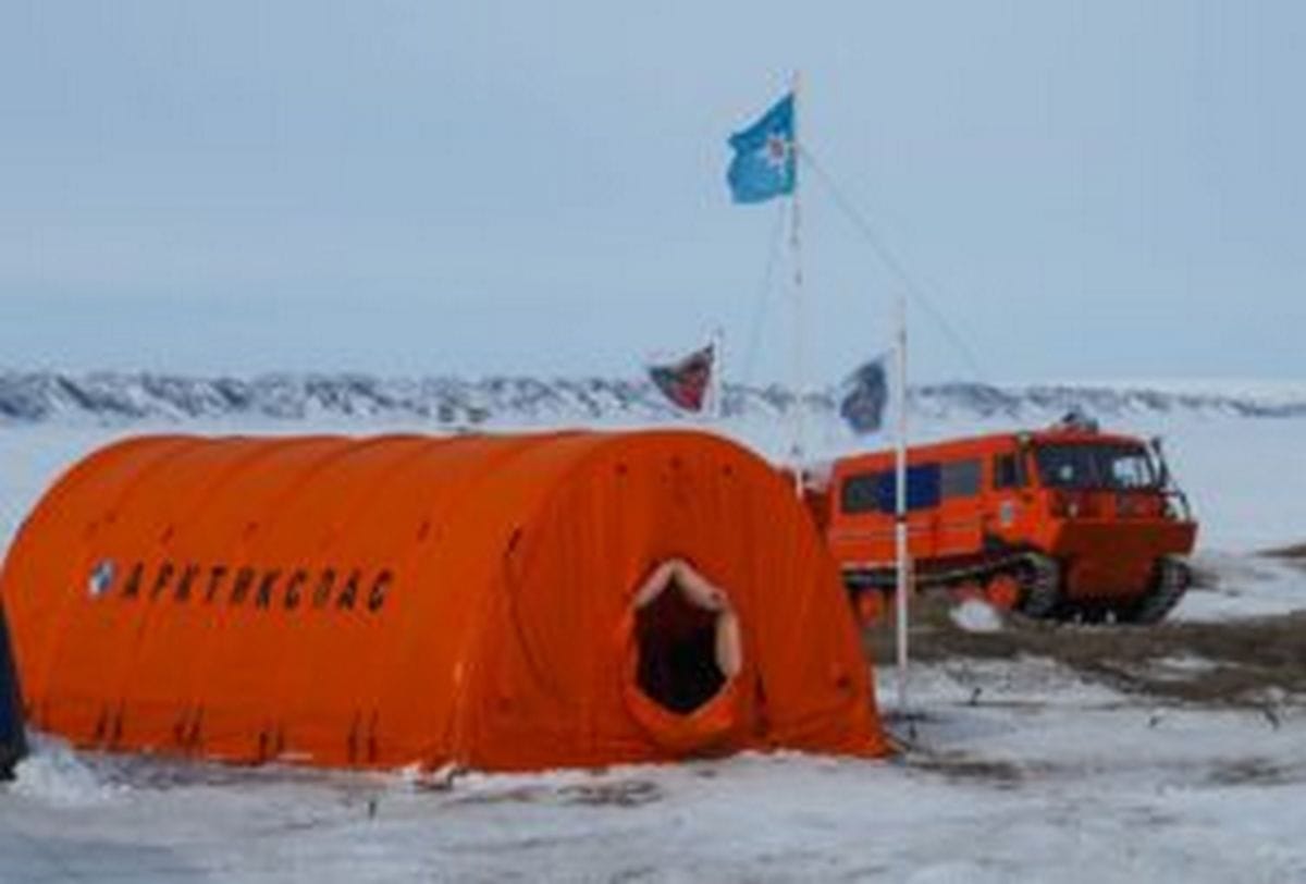 Фотография Надувная арктическая палатка: зимняя каркасная палатка для сурового климата из ПВХ ТаймТриал