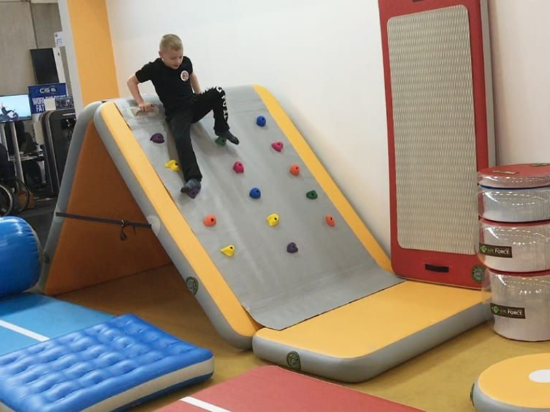 Фотография Надувной складной скалодром-мат для скалолазания из ткань AirDeck ПВХ (воздушная палуба) ткань AirDeck ТПУ (воздушная палуба) ТаймТриал