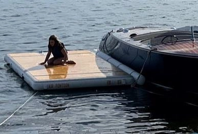 Надувной плот-платформа к яхте, катеру для отдыха