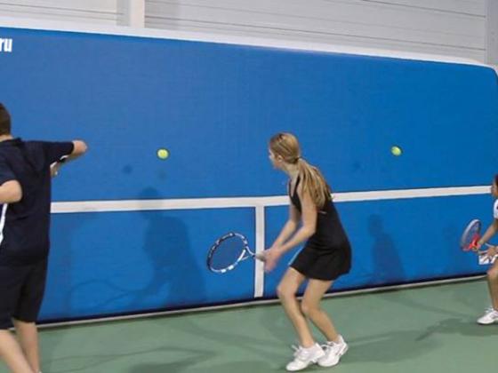 Надувная стенка из AirDeck для занятий теннисом