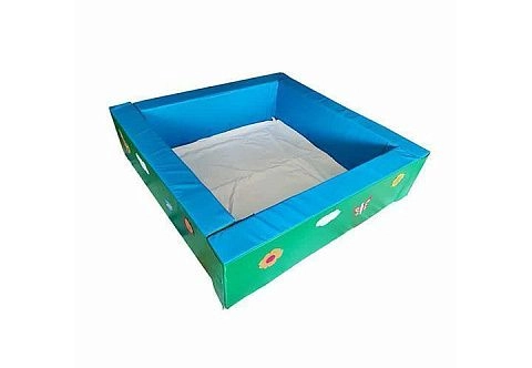 Сухой квадратный бассейн