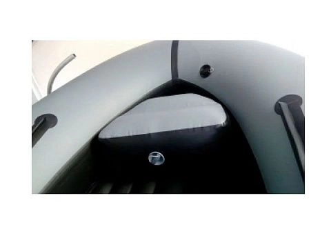 Надувной носовой пуф