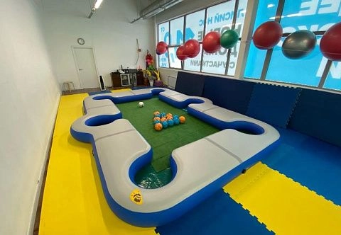 Надувной спортивный аттракцион «Футбольный бильярд (футбильярд, снукбол)» из AirDeck