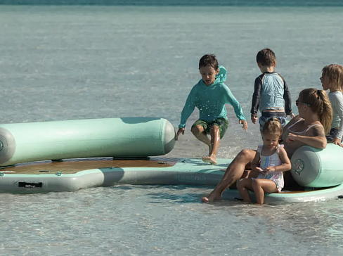 Надувная полукруглая платформа для отдыха на воде, море, озере