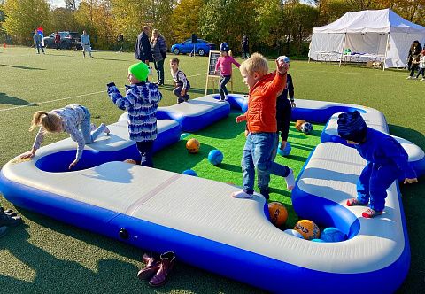 Надувной спортивный аттракцион «Футбольный бильярд (футбильярд, снукбол)» из AirDeck