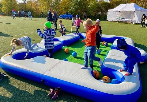 Надувной спортивный аттракцион «Футбольный бильярд (футбильярд, снукбол)» из AirDeck