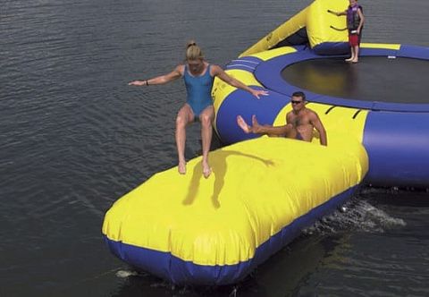 Аттракцион «Надувной водный батут с горкой»