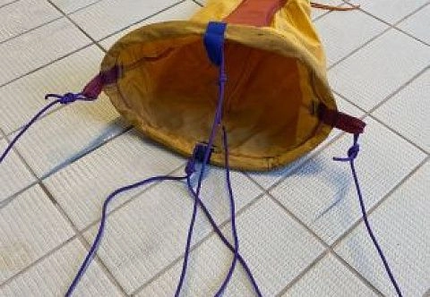 Парашютный тормоз для рафта