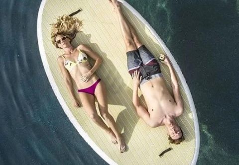 Надувная овальная платформа AirDeck для активного отдыха на воде