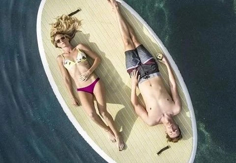 Надувная овальная платформа AirDeck для активного отдыха на воде