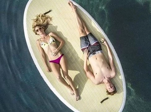 Надувная овальная платформа AirDeck для активного отдыха на воде