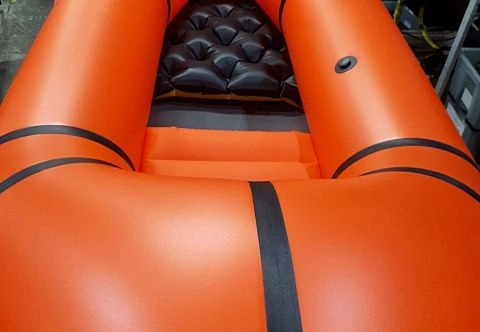 Надувная подушка из ТПУ или ПВХ под ноги в пакрафт