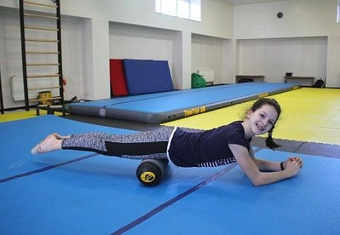 Надувной ролик для йоги и пилатеса с массажным покрытием