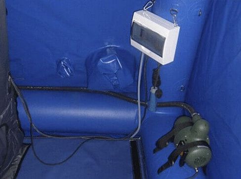 Электрощит с апаратом поддержания давления в пневмокаркасной палатке