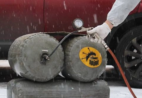 Надувной (воздушный) автомобильный домкрат для шиномонтажа вместо подкатного