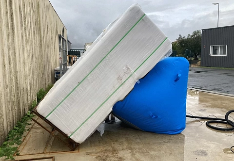 Пневматический надувной домкрат из ПВХ клиновидной формы