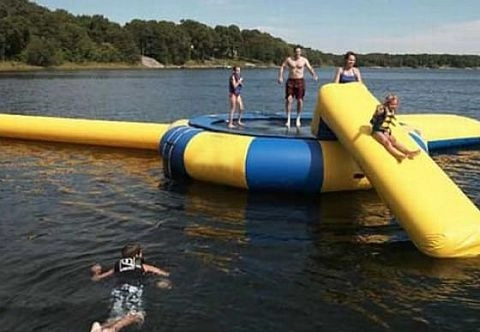 Аттракцион «Надувной водный батут с горкой»