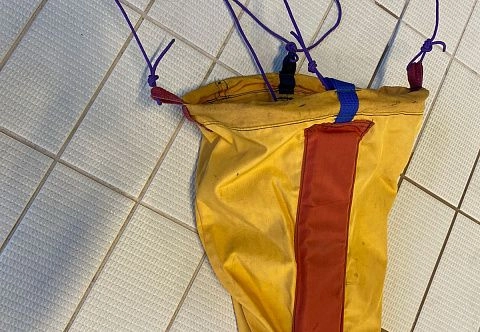 Парашютный тормоз для рафта