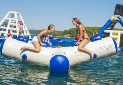 "ВОДНЫЕ КАЧЕЛИ Х" - надувной аттракцион