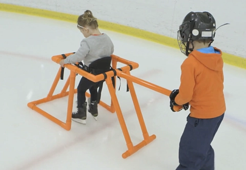 Oпopa для oбучения катания фигуриста (помощник, тренажер)