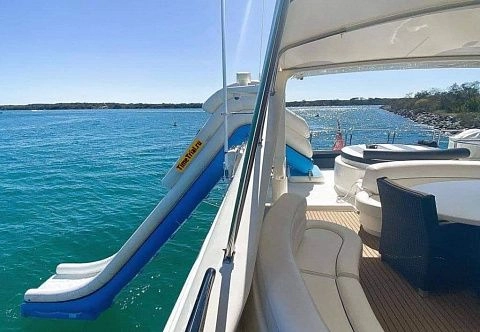 Надувная водная горка для яхт