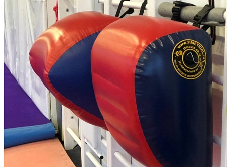 Надувной многофункциональный тренажер для шведской стенки 