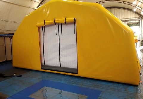 Подъемная бескаркасная дверь-штора для пневмокаркасной палатки