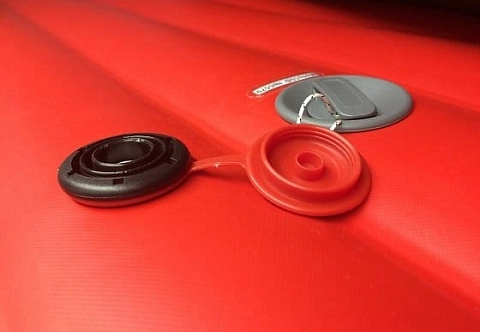 Стравливающий предохранительный клапан для лодки, рафта, байдарки