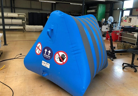 Пневматический надувной домкрат из ПВХ клиновидной формы