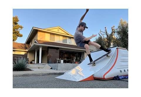 Надувная мобильная короткая рампа для катания на скейтборде