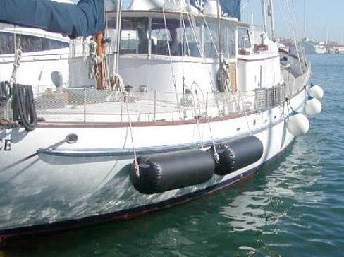 Надувной (пневматический) защитный швартовый, причальный кранец (баллон) для швартовки катера, яхты, лодки