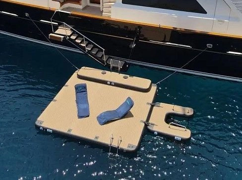 Надувной плот-платформа к яхте, катеру для отдыха