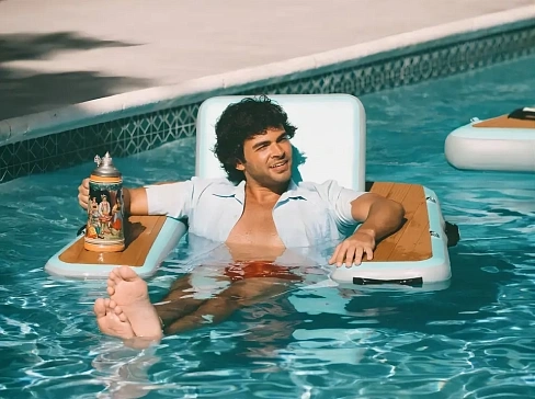 Надувное бескаркасное кресло для отдыха на воде