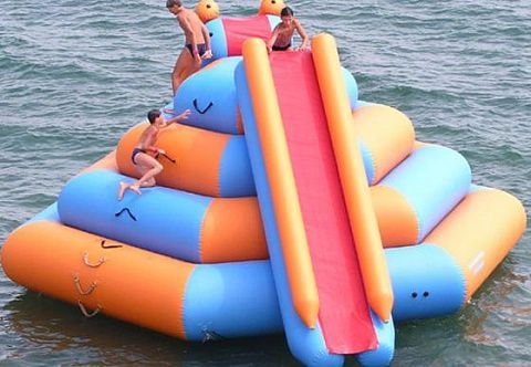 Надувная водная «Пирамида» скалодром с горками