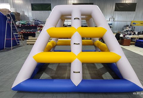"ПИРАМИДА" - надувной водный аттракцион