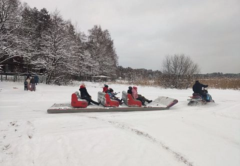 «УГРЕБИСЬ» - надувная плавающая гигантская SUP платформа с диванами