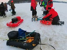Фотография "ОКУНЬ" - надувные сани (салазки) с пуфиком для зимней рыбалки из ПВХ ТаймТриал