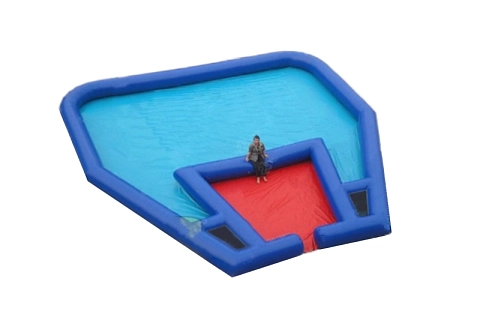 Надувной бассейн с площадками для загрузки аттракционов