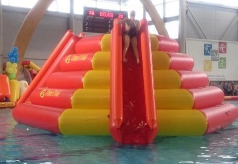 Надувная водная «Пирамида» скалодром с горками