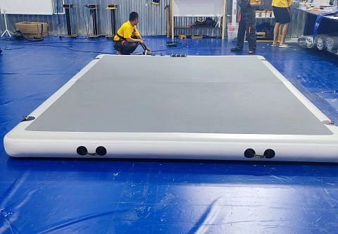 Надувная платформа для отдыха на воде с палаткой