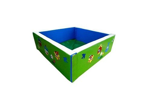 Сухой квадратный бассейн