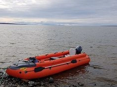 Фотография "БАЙДБОТ-2Ф" - надувной Катабайд ПВХ с 40-см баллонами с фальшбортами с надувным дном НДНД (моторная байдарка, мотокаяк, мотобайд) из ткань ПВХ (PVC) ткань ТПУ (TPU) 840D ТаймТриал