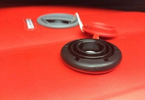 Стравливающий предохранительный клапан для лодки, рафта, байдарки