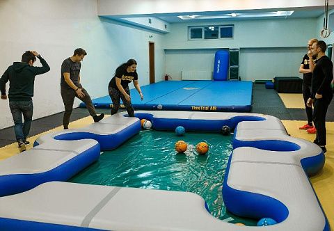 Надувной спортивный аттракцион «Футбольный бильярд (футбильярд, снукбол)» из AirDeck