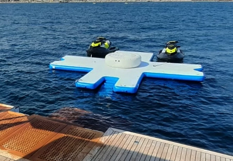 Надувная станция-платформа (причал, пристань) для гидроцикла