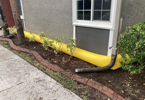 Водоналивной мобильный рукав (дамба) для быстрой защиты от наводнений, потопов