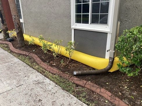 Водоналивной мобильный рукав (дамба) для быстрой защиты от наводнений, потопов