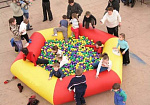 Надувная детская игровая площадка или сухой бассейн с шариками из ПВХ ТаймТриал